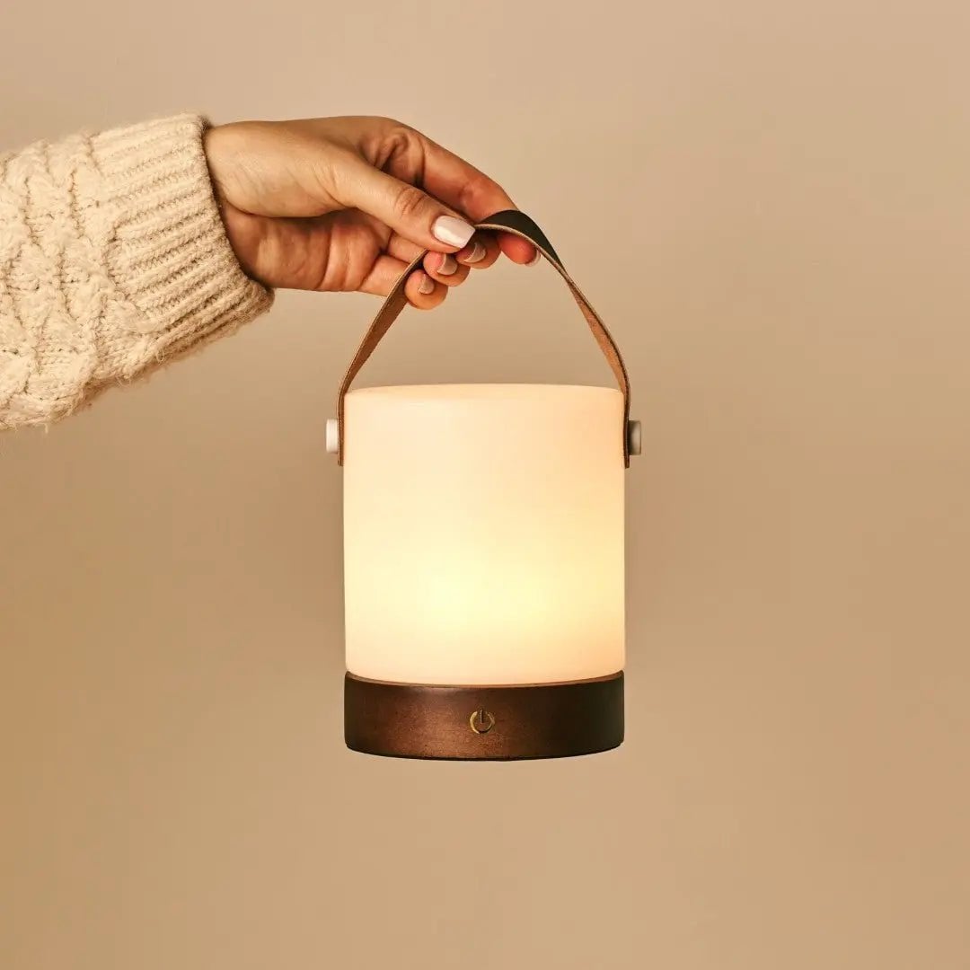 Avery Donkerbruine Oplaadbare Houten Tafellamp | Leren band, draadloos en dimbaar