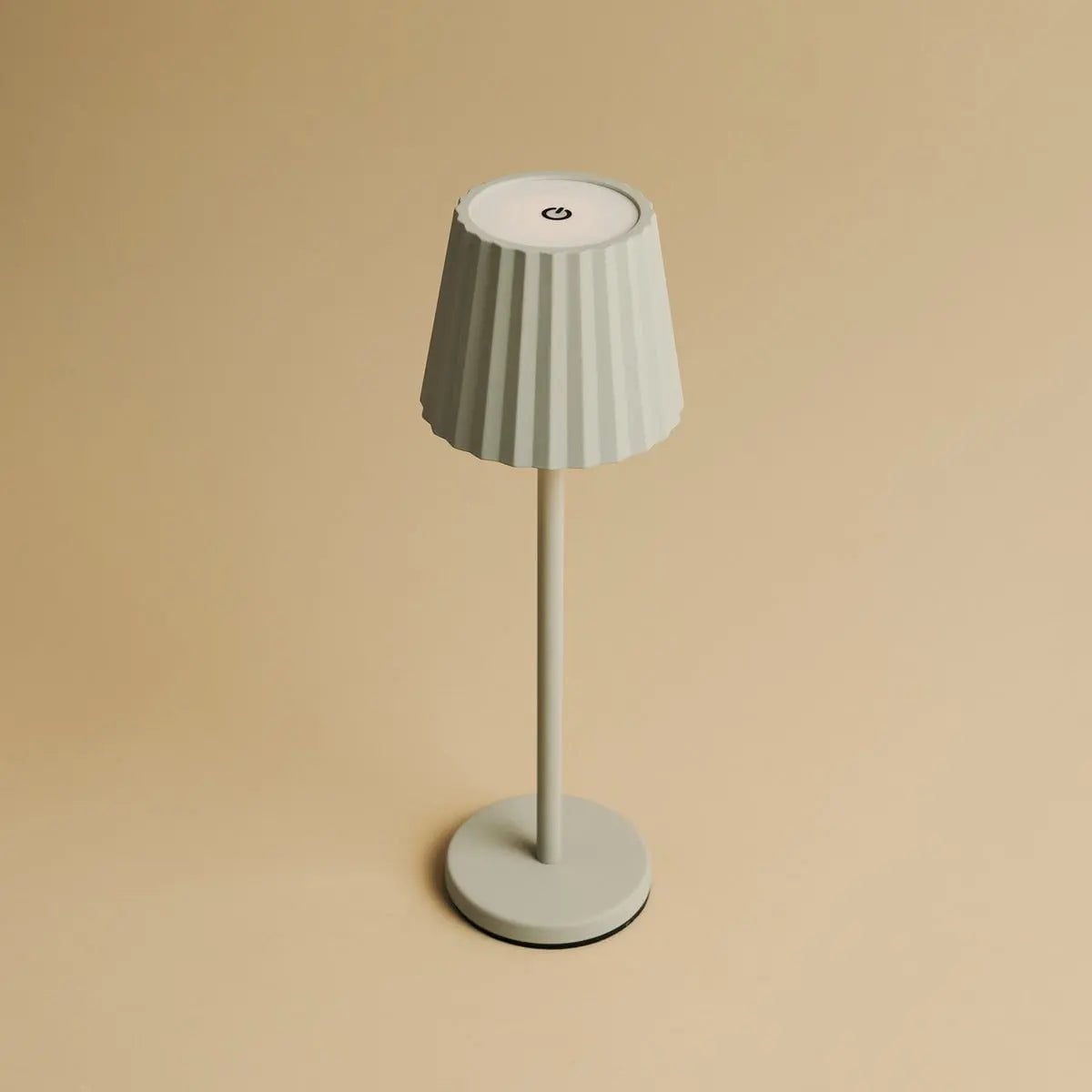 Combiset Professioneel | 8 x Maya Shadow Grey oplaadbare tafellampen en 1 x Central Station-oplaadstation