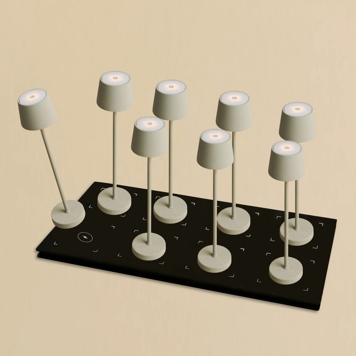 Combiset Professioneel | 8 x Vondel Mini Schaduwgrijs Oplaadbare Tafellampen & 1 x Centraal Station Oplaadstation