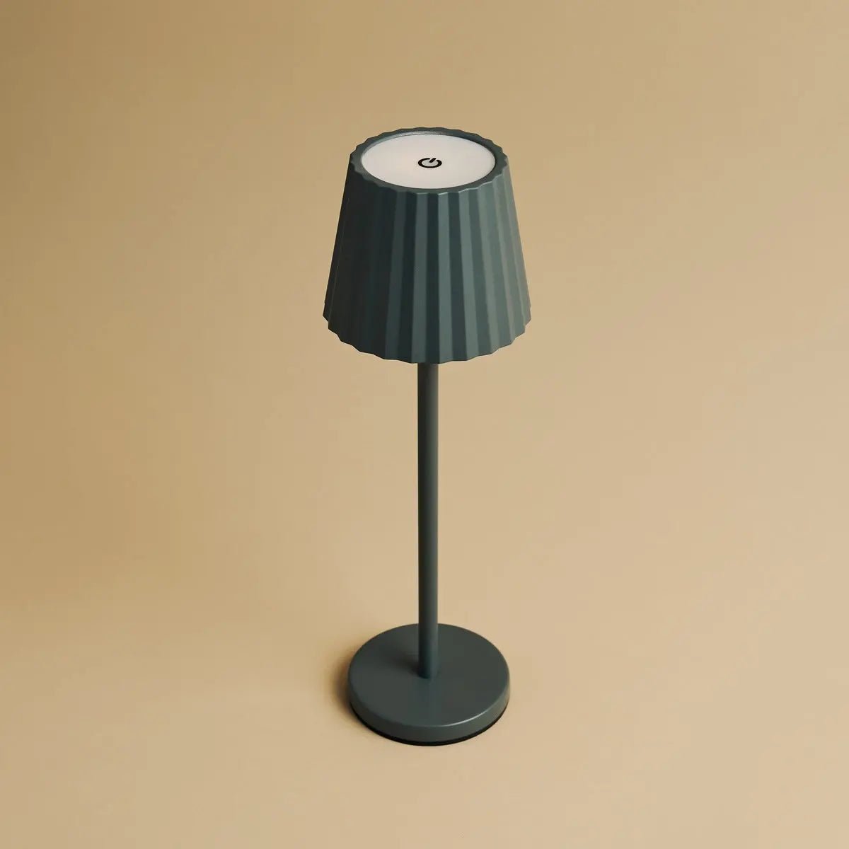 Maya steengrijze geribbelde tafellamp gemaakt | 3 lichtmodi en oplaadbaar via laadstation