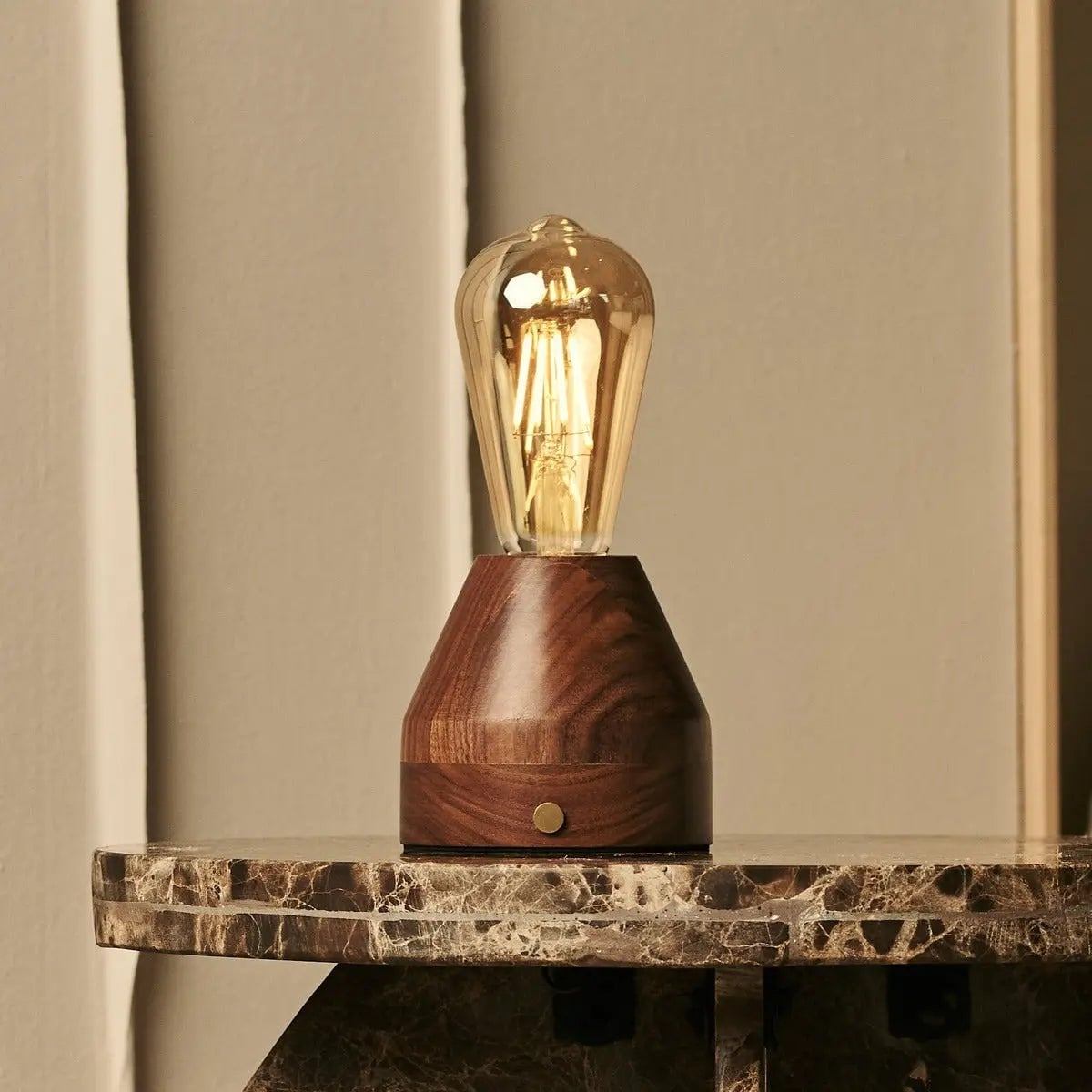 Zavi Walnoot Oplaadbare Tafellamp | LED, draadloos en batterijduur van 80 uur