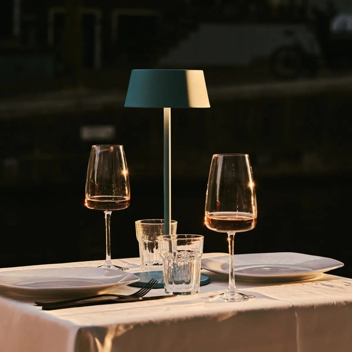 Hugo Amsterdams Blauwe Oplaadbare Ijzeren Tafellamp | Dimbaar, stijlvol en draadloos