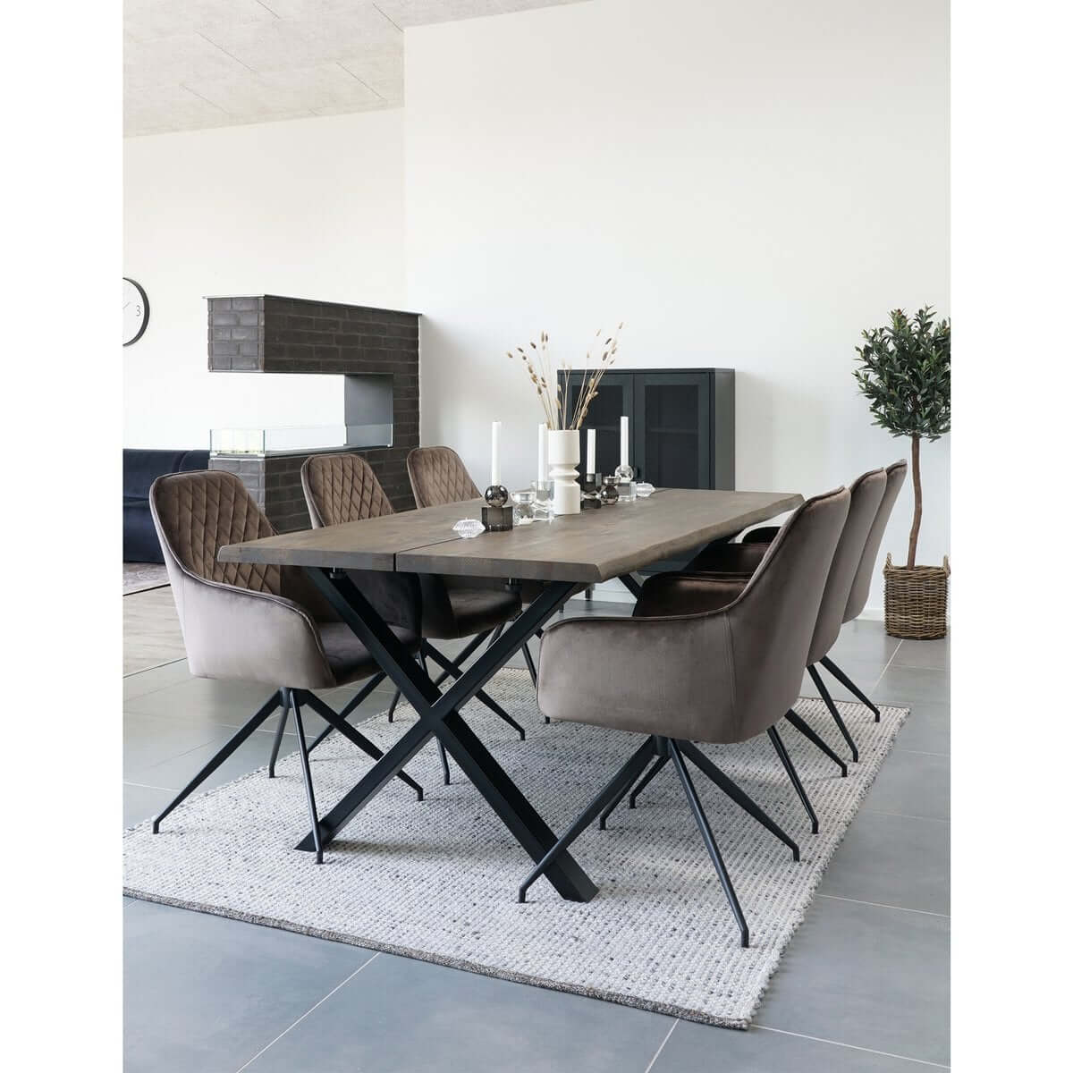 Harbo Dining Chair with Swivel - Light Brown, Velvet, Black Metal Legs - House Nordic ApS