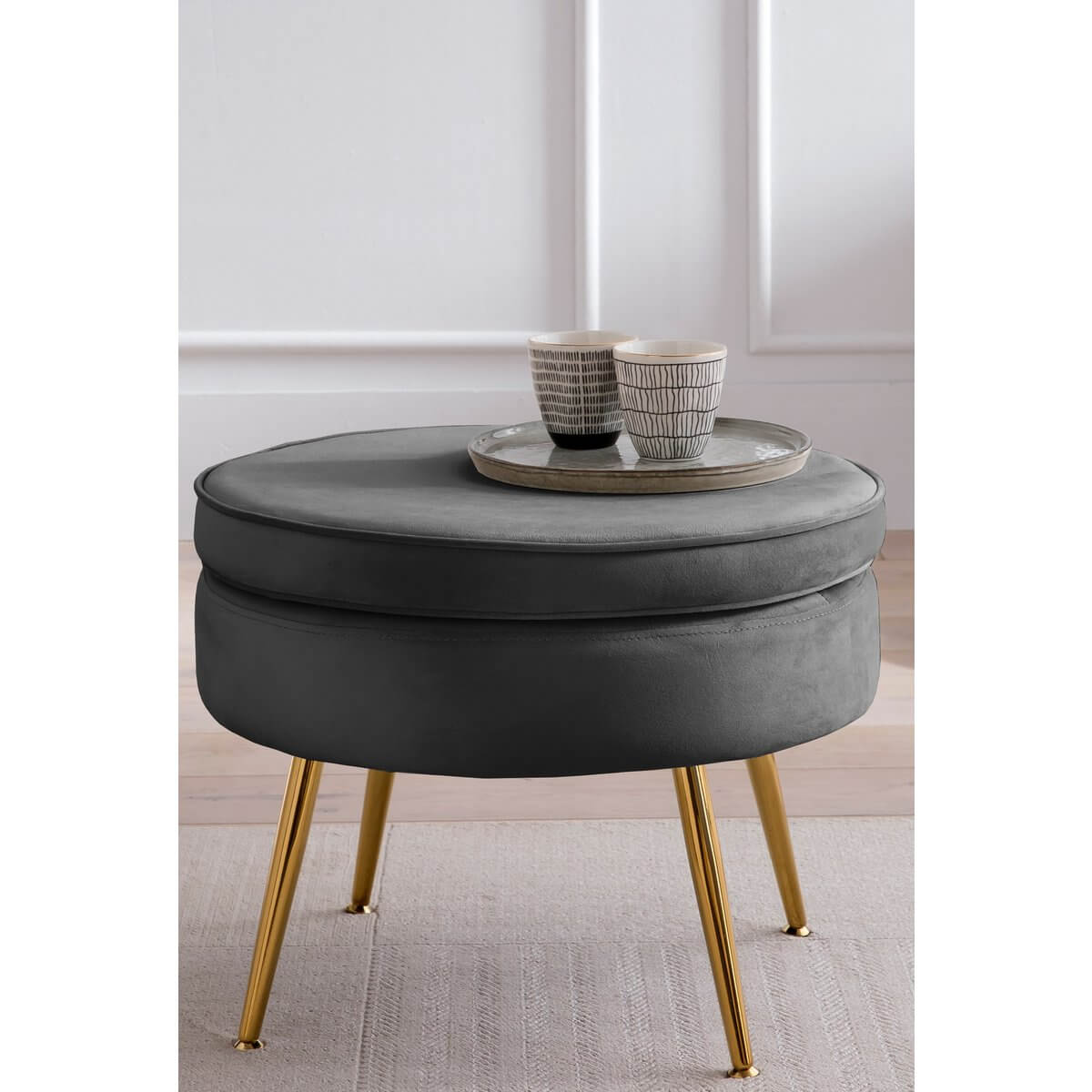 Round pouf in black velvet - SalesFever