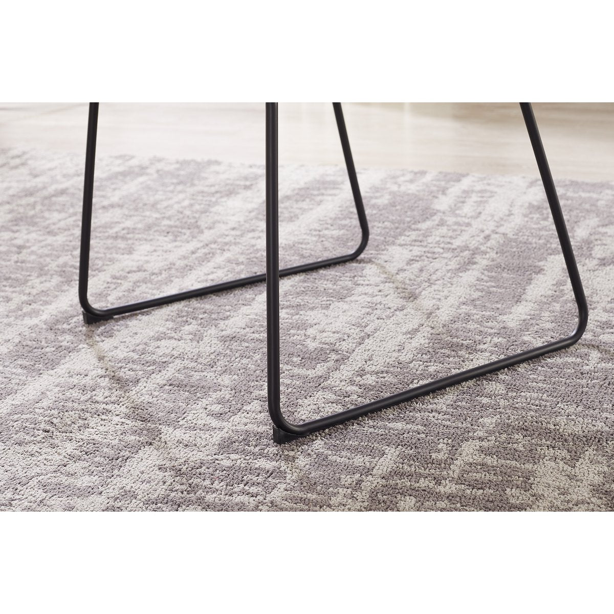 Eetkamerstoel Wit Bouclé met Open Rugleuning – Zwart Sleded Frame - SalesFever - Casanovio