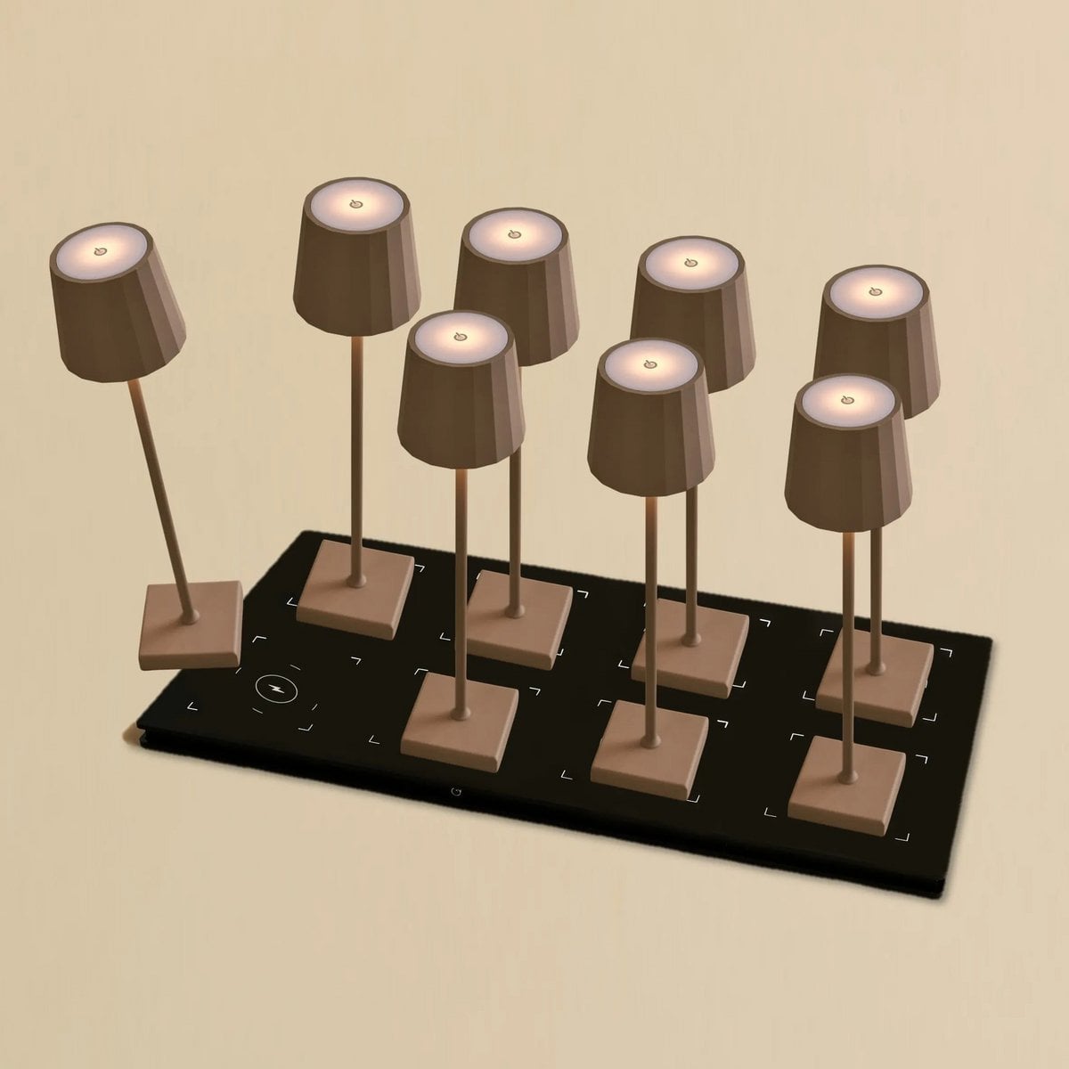 Combiset Professioneel | 8 x Wouter Koala Bruin Oplaadbare Tafellampen & 1 x Centraal Station Oplaadstation