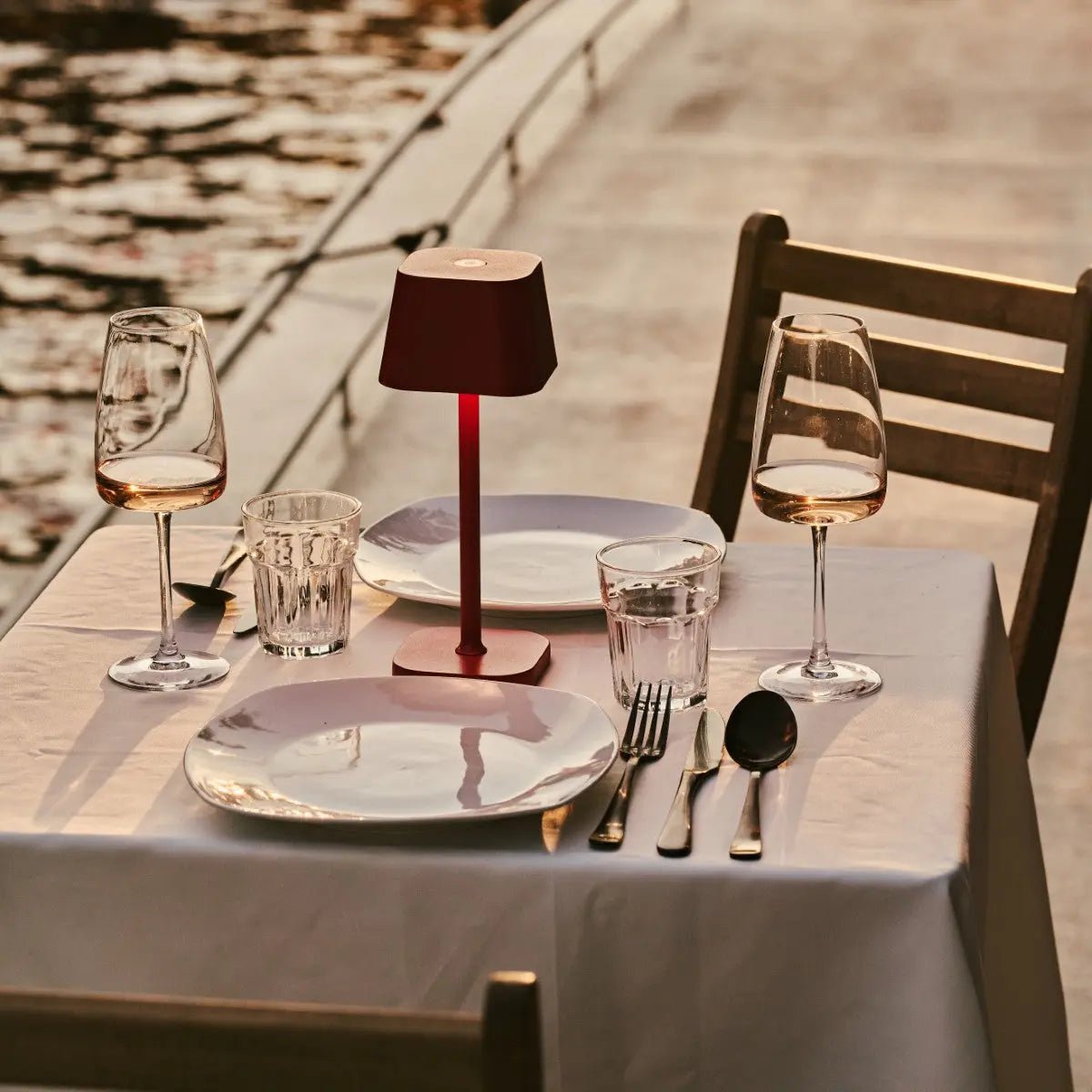 Ava Berry Rode Oplaadbare Tafellamp | Stijlvol, draadloos en dimbaar