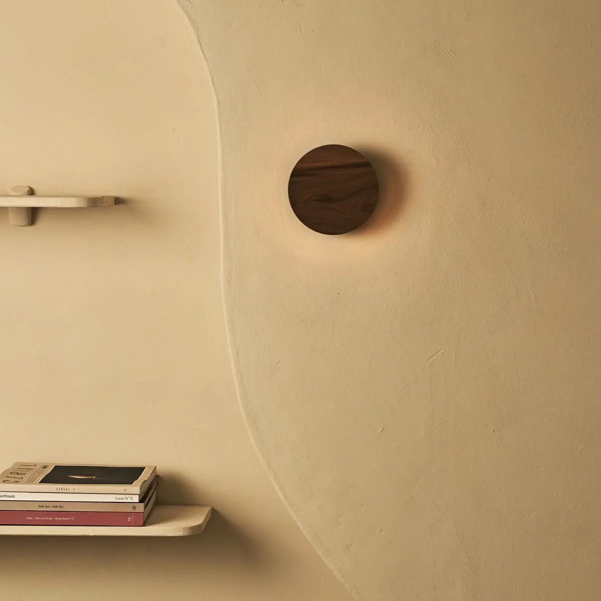 Lou Walnoot Snoerloze Wandlamp | Oplaadbaar en dimbaar met aanraakbediening