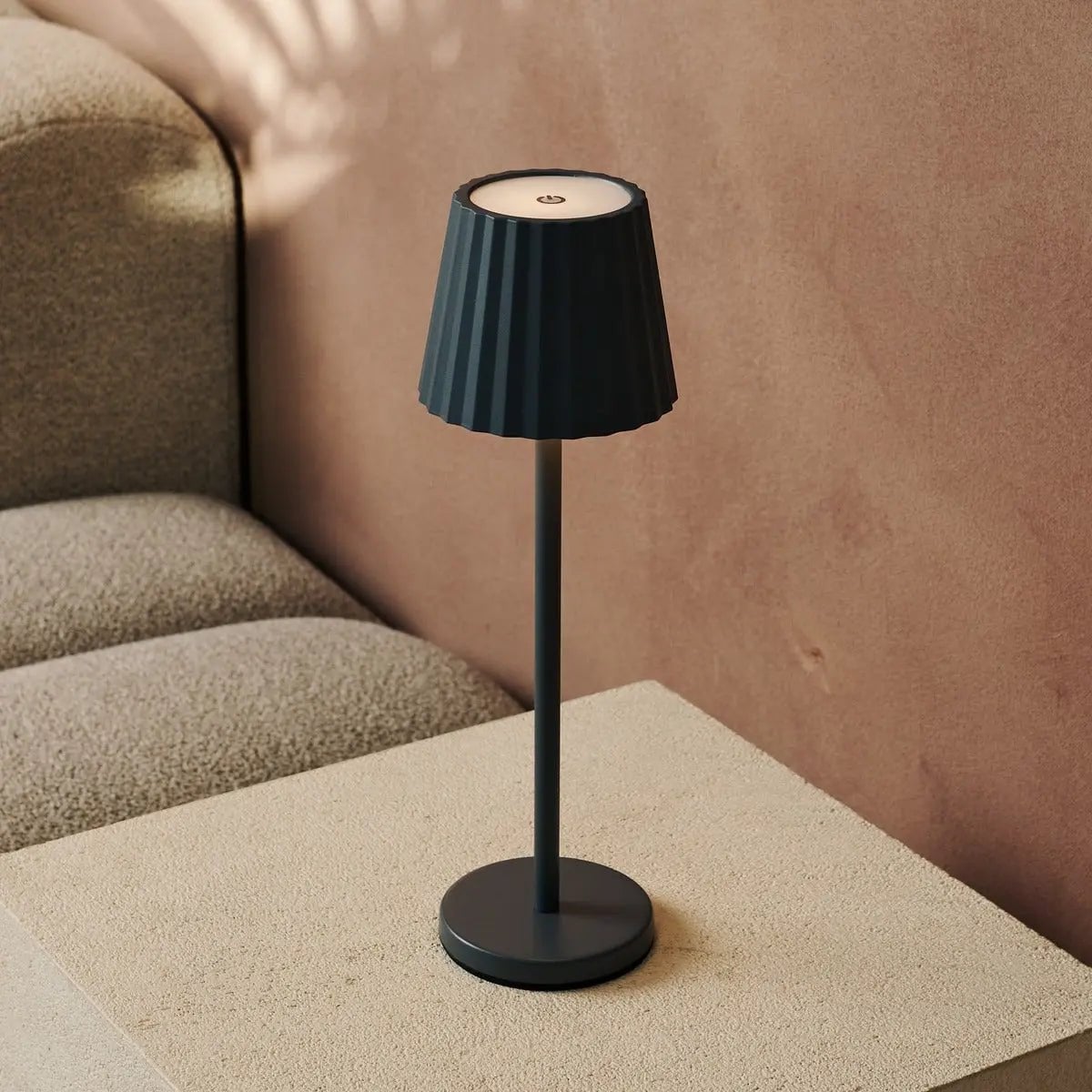 Combiset Professioneel | 8 x May steengrijze oplaadbare tafellampen en 1 x laadstation voor het Central Station