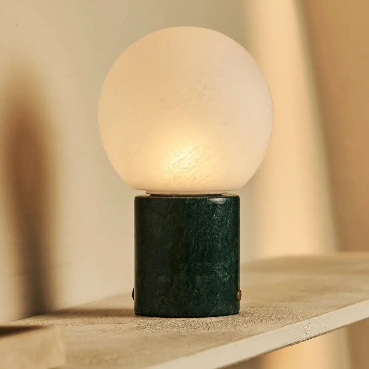 Metsu Groen – Verde Alpi Marmer Oplaadbare Tafellamp | Authentiek, dimbaar en tot 100 uur licht