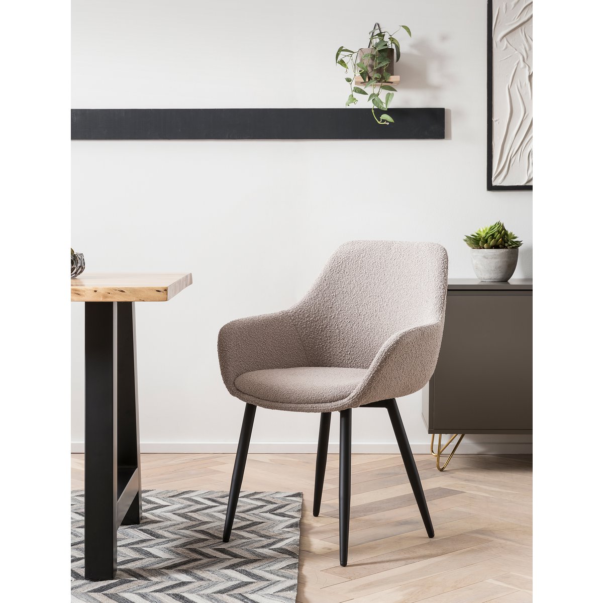 Eetkamerstoel Bruin met Zwart Metalen Frame – Bouclé & Armleuningen – Set van 2 - SalesFever - Casanovio