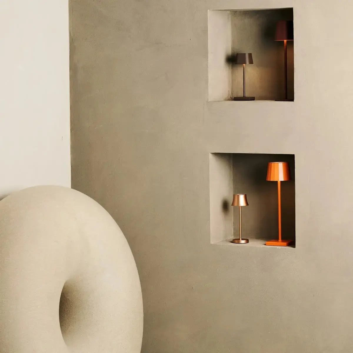 Combiset Professioneel | 4 x Wouter Blossom Oranje Oplaadbare Tafellampen & 1 x Amstel Oplaadstation